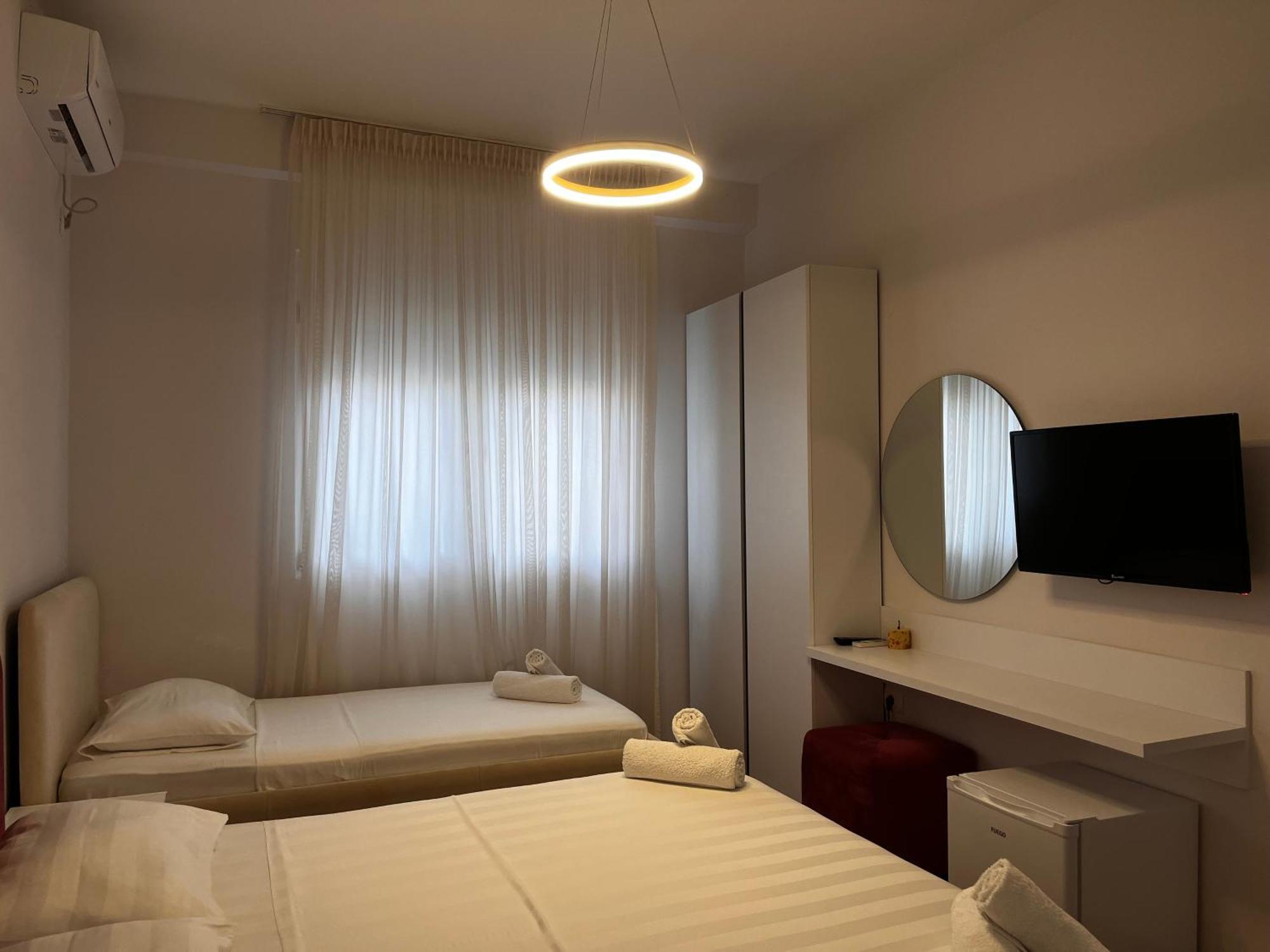 Lian'S Rooms Vlore Exterior photo