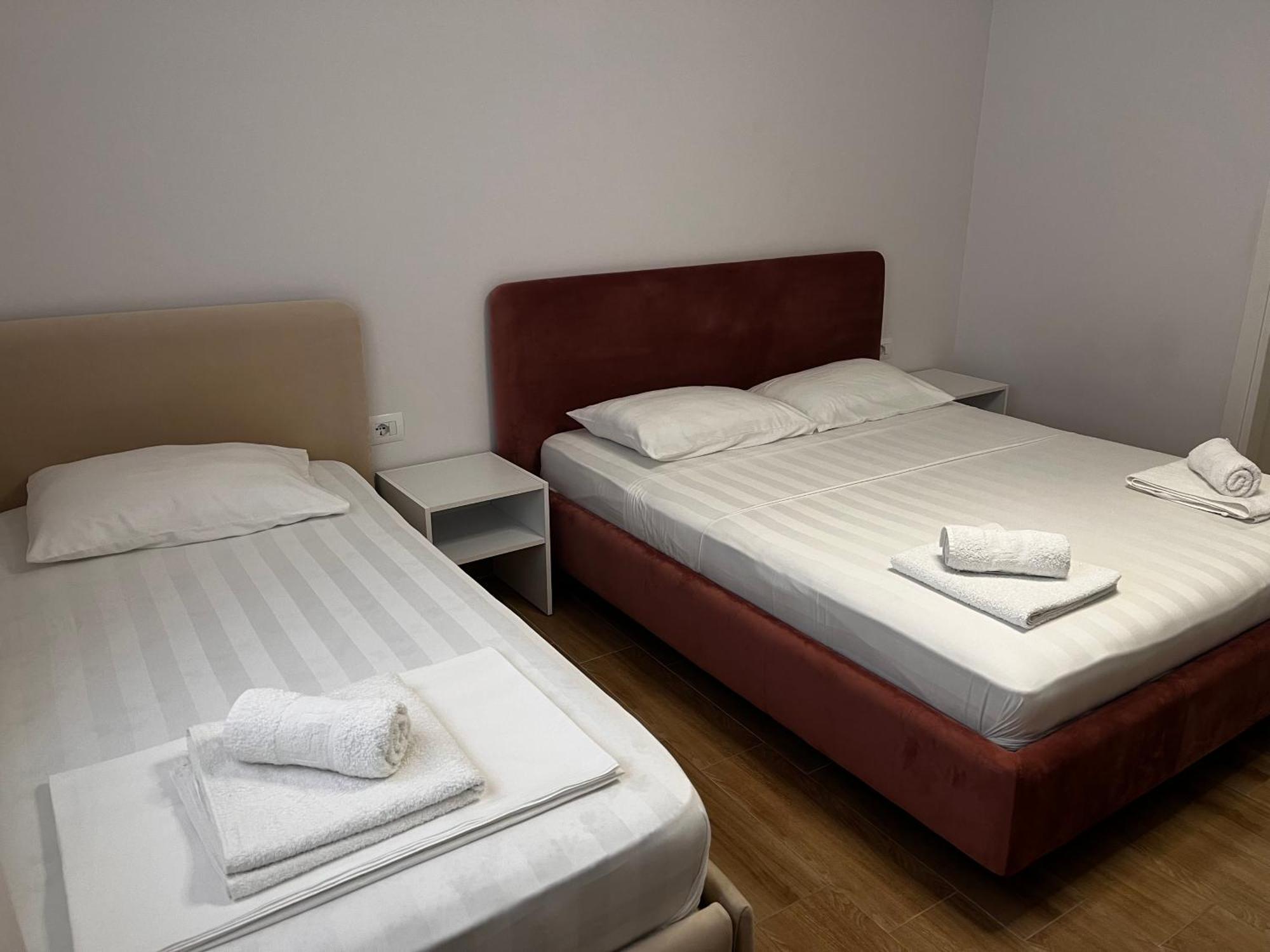 Lian'S Rooms Vlore Exterior photo
